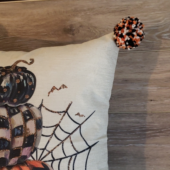 Halloween accent pillow cover with pom poms - Picture 3 of 7
